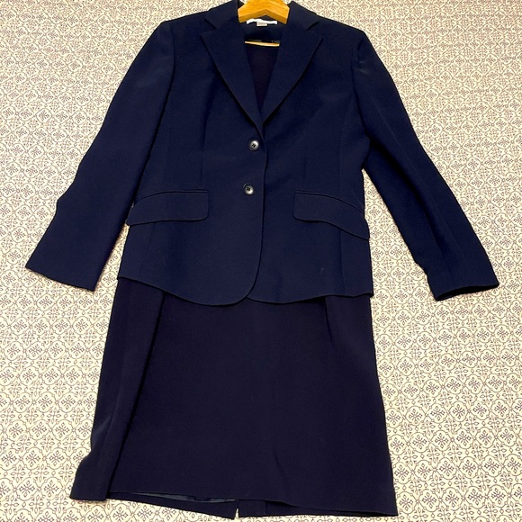 Petite Sophisticate Dresses & Skirts - Size 8P Navy dress suit